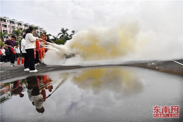 福建中醫藥大學在旗山校區學生生活區開展演練消防應急疏散 