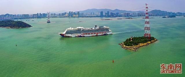 “世界夢(mèng)號(hào)”郵輪停泊廈門國際郵輪母港