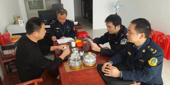 交通運輸部門依法對公司作出罰款2萬元的處罰，并要求亡羊補牢，盡快整改。