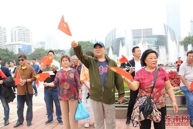 福建各界青年歌舞激情“快閃” 紀念五四運動100周年