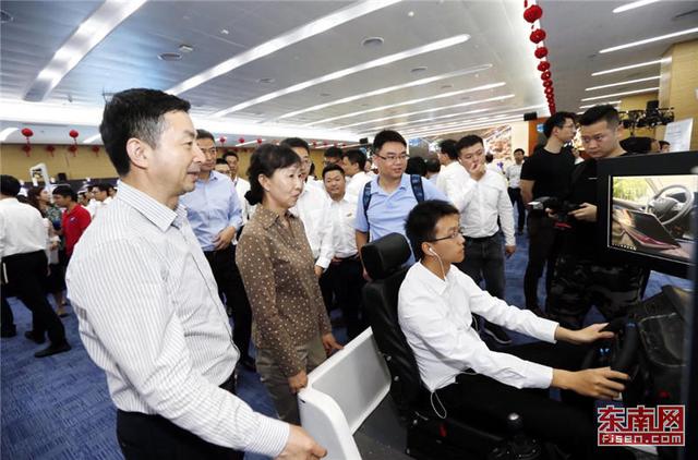 “數(shù)字福建5G應(yīng)用創(chuàng)新推進(jìn)工作組”首個(gè)開(kāi)放實(shí)驗(yàn)室正式授牌 