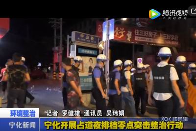 寧化開展占道夜排檔零點突擊整治行動