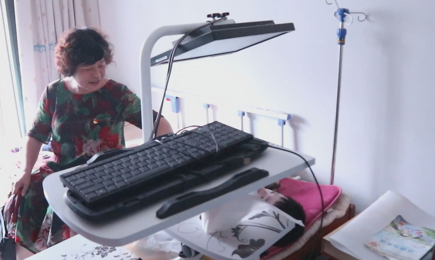 　　馬玲到劉望宇家中探望