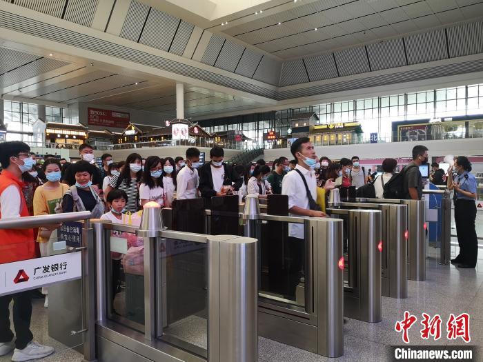 2020國慶特約填空題:“報復性”( )( )