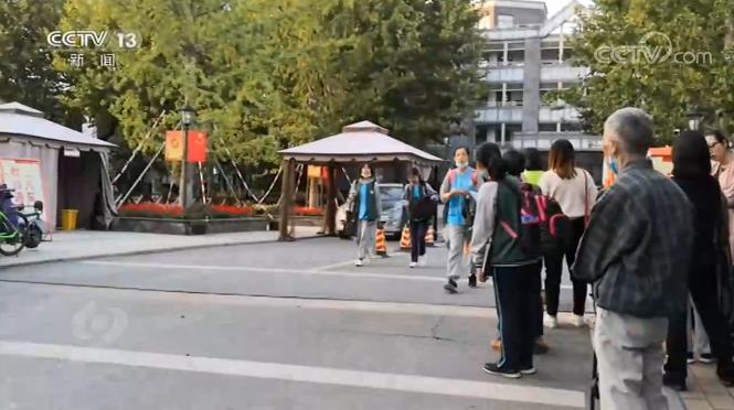 焦點(diǎn)訪談:巧立名目、強(qiáng)制購買!家長(zhǎng)們急了