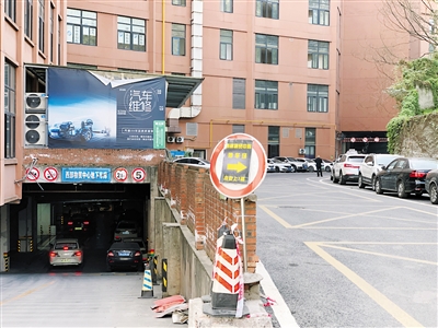 重慶“樓頂駕校”火爆網(wǎng)絡 無備案已被要求停用