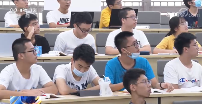 深圳市首次定向招錄港澳籍公務(wù)員 5個職位446名港澳籍人員報名