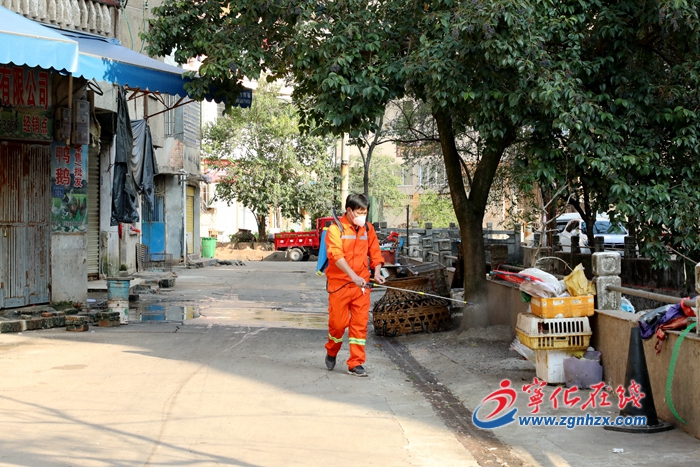寧化：環衛工人筑牢疫情防控的“環衛防線”