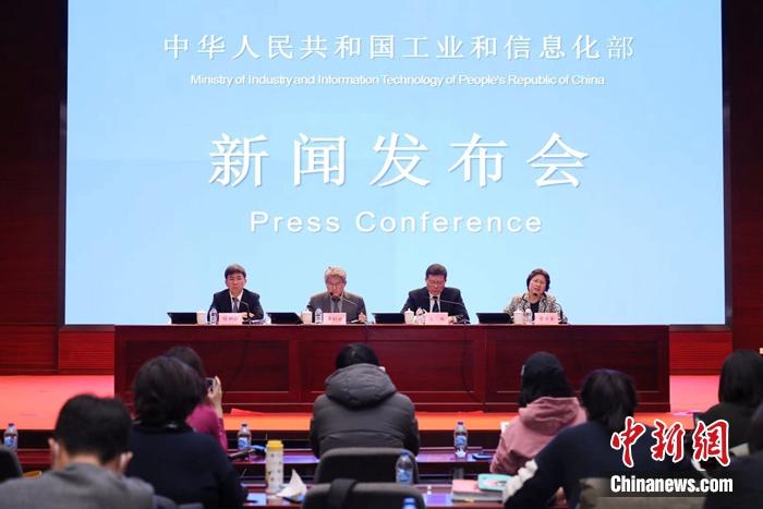 每天產多少口罩？消毒液、酒精缺貨嗎？工信部回應了