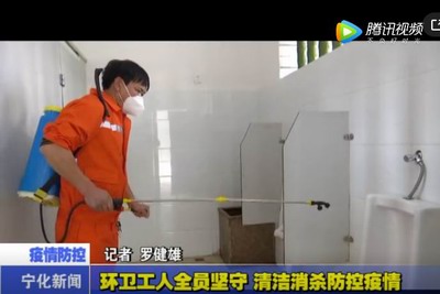環(huán)衛(wèi)工人全員堅守  清潔消殺防控疫情
