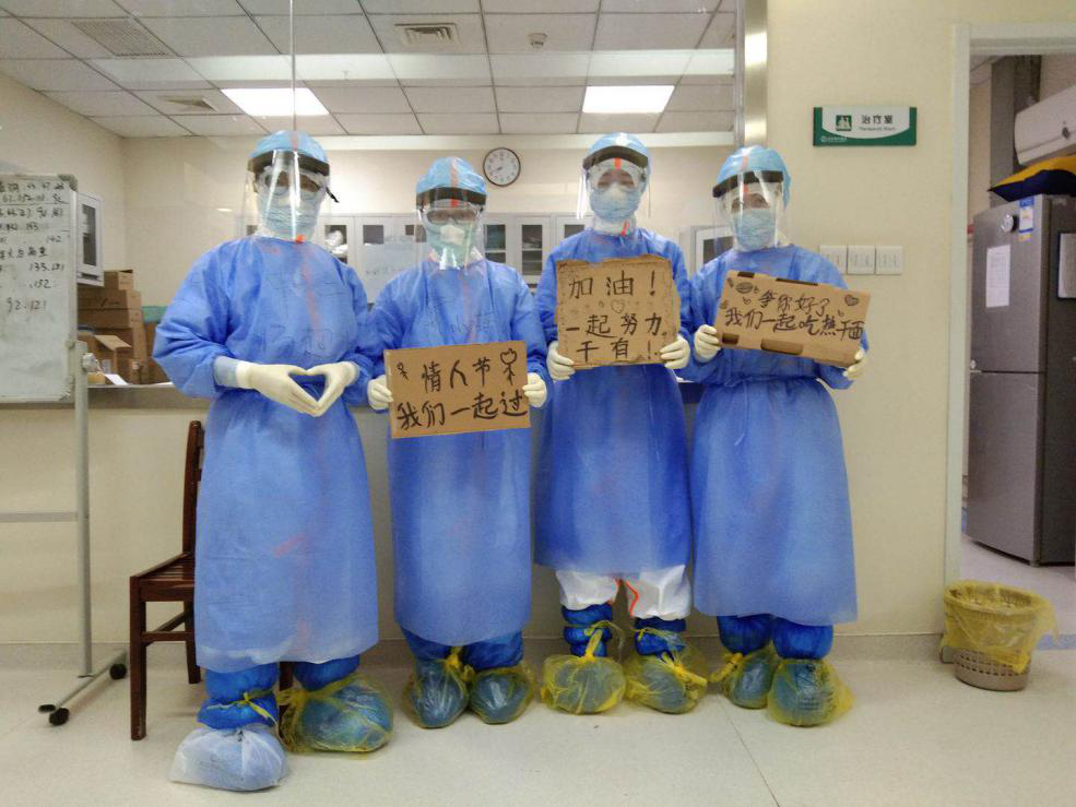 【戰疫最前線】自制“加油卡片”，捐出自帶物資，一線護師花式鼓勵病人