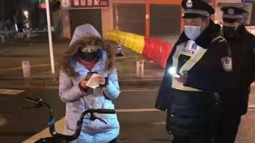 抗疫一線的白衣95后：“我年輕，讓我來！”