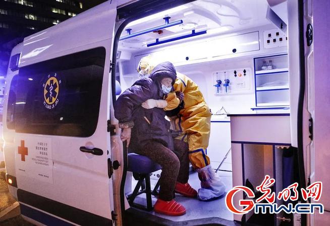 “疫”線90后救護轉運隊：做生命的擺渡人