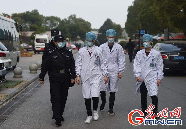 戰疫故事丨基層片警“楊媽”與3名90后護士的“警醫聯盟”