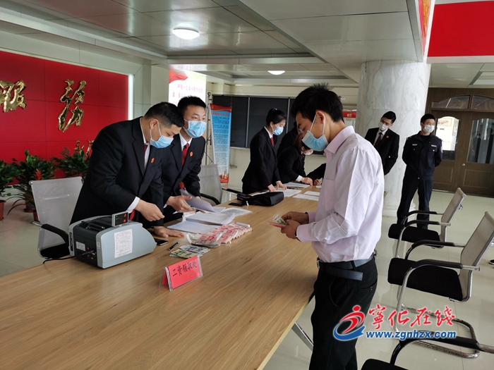 寧化法院為26名農民工發放執行款40余萬元