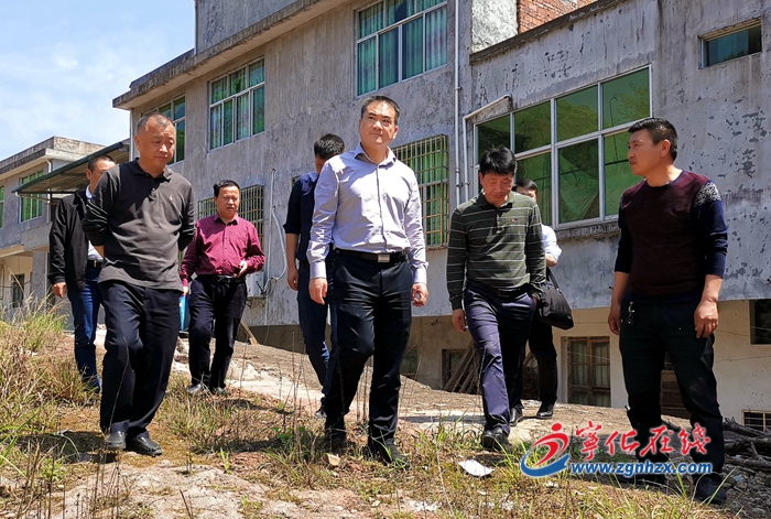 姚文輝到鄉鎮調研住房安全、復學和地質災害隱患點防治工作