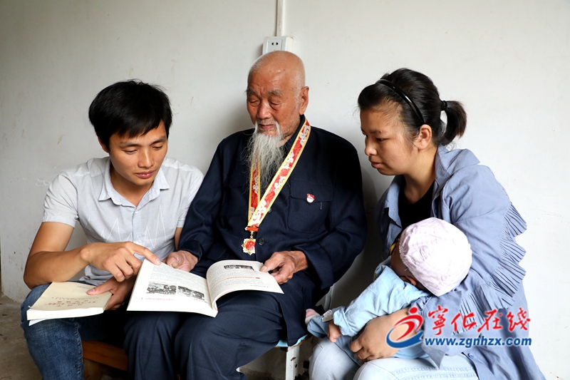 【風(fēng)展紅旗如畫】解放！從東北到海南——訪94歲老英雄巫英崇