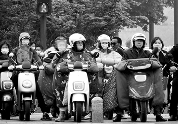 從口罩到頭盔！“蹭熱點”式詐騙專門煽動囤貨焦慮