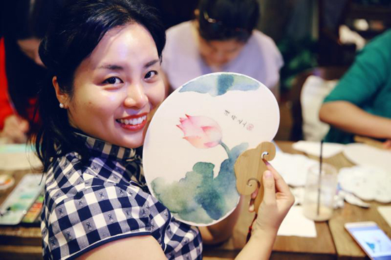 顧倩:帶萬名年輕媽媽邊學畫畫邊做公益