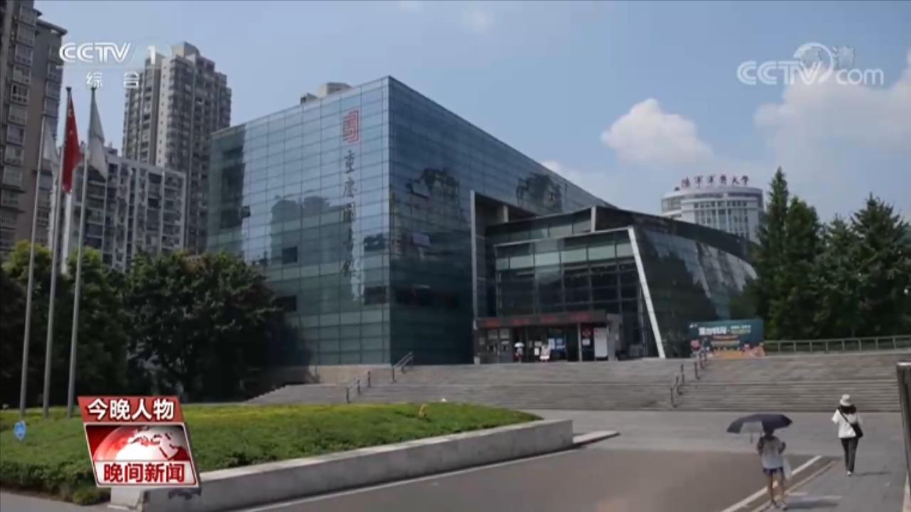 13年!盲人爺爺牽手老伴每天打卡圖書館