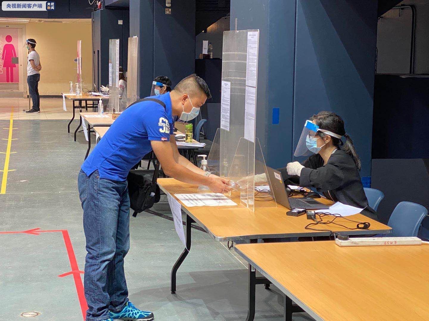 香港社區檢測中心首日運作暢順 全天超過12萬市民登記采樣