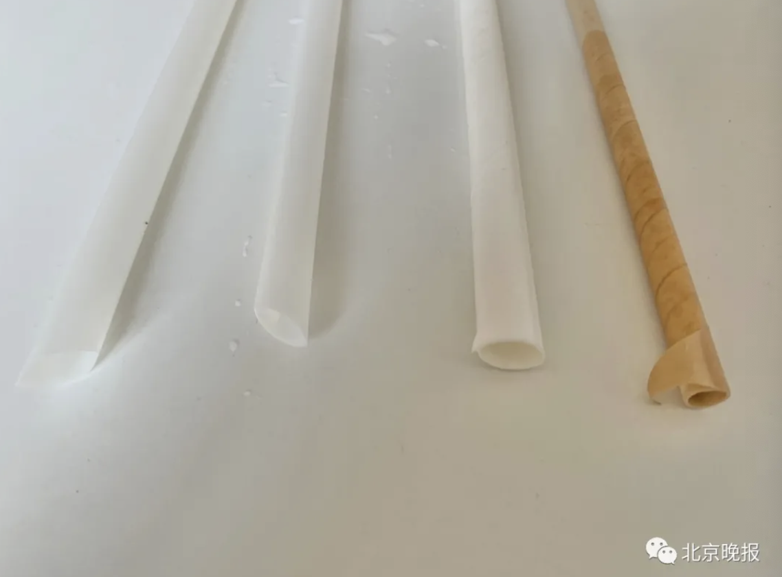 “紙吸管”上崗頻頻被吐槽 網(wǎng)友：嘬得腮幫子疼！