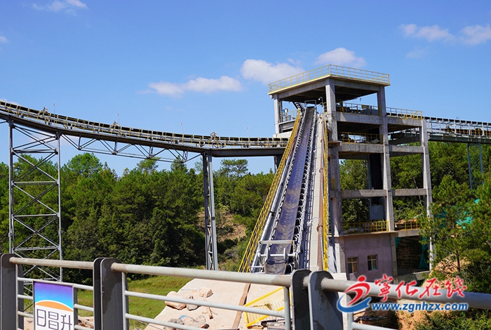 寧化：建設(shè)者節(jié)日奮戰(zhàn)一線 確保項(xiàng)目如期達(dá)產(chǎn)