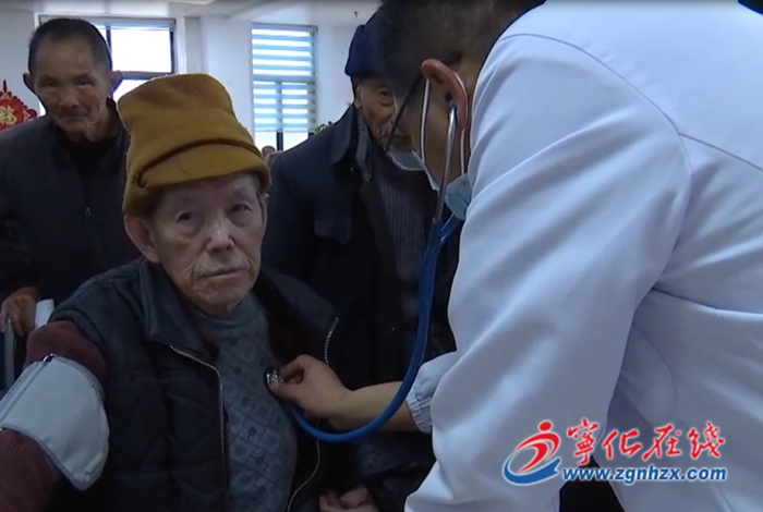 縣總醫(yī)院：走進(jìn)國(guó)德老年公寓 開展醫(yī)養(yǎng)結(jié)合義診