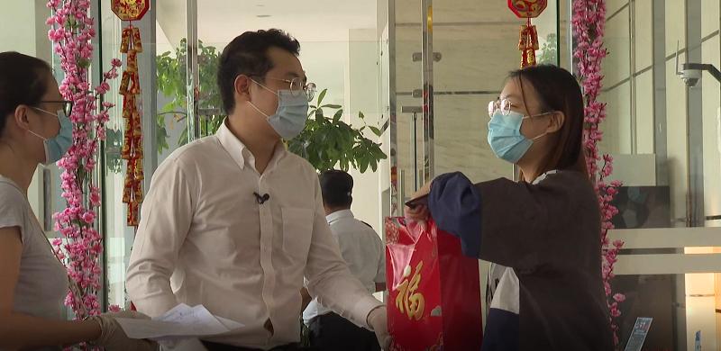 切切故鄉情！他們收到了來自祖國的“春節包” 愛心滿溢！