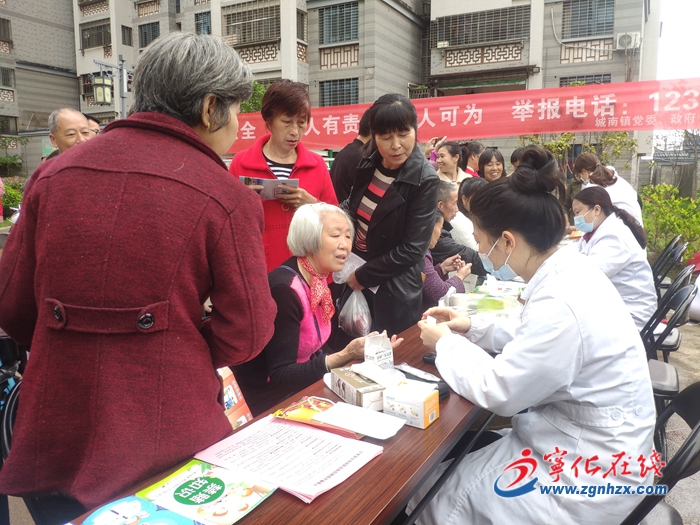 寧化城南鎮(zhèn)：便民服務(wù)進社區(qū) 義診義剪暖人心