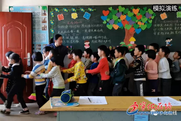 寧化:組織學校開展“防暴安全演練”安全教育活動