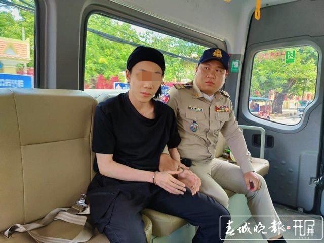廣西“22歲大學生殺父母”案嫌犯被審查逮捕，曾逃至柬埔寨