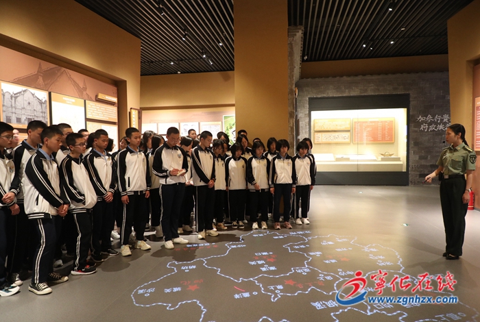 青春心向黨，50名學生集中入團宣誓