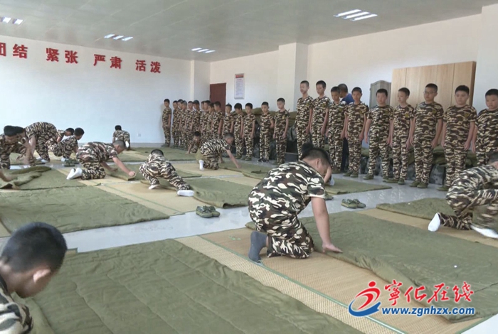 少年軍校夏令營 ：內(nèi)務(wù)整理PK賽  提升自我管理能力