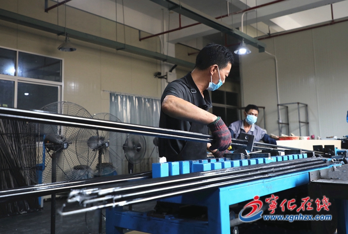 寧化：全力趕制滑雪桿海外訂單