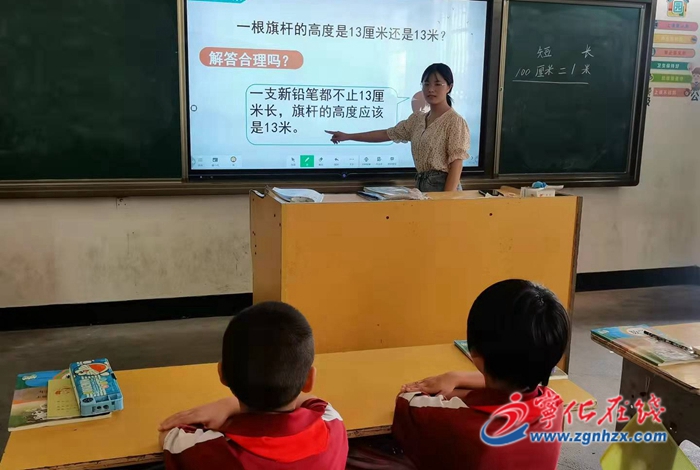 曹坊中心學(xué)校校友向母校捐贈3套教學(xué)一體機