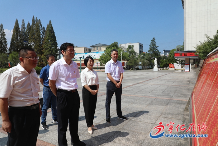 寧化縣領(lǐng)導開展教師節(jié)走訪慰問活動