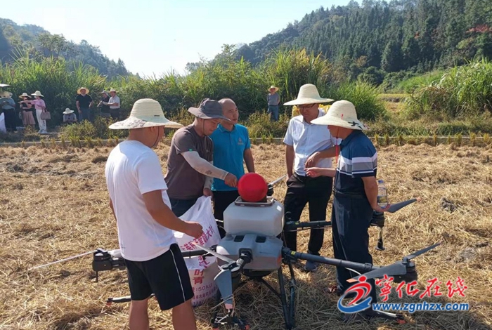 寧化開展2021年冬種紫云英飛播現(xiàn)場觀摩會