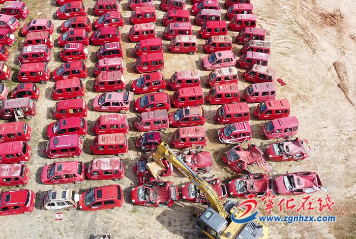 寧化集中銷毀291輛首批回收載客三輪車