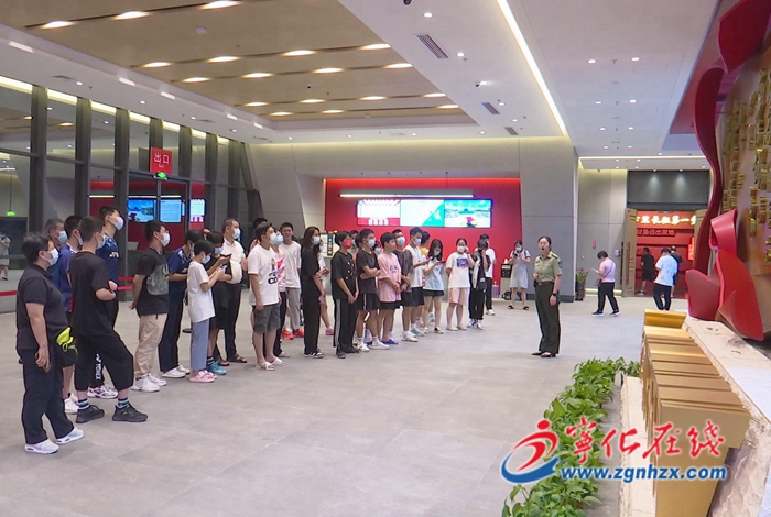 省青少年羽毛球錦標(biāo)賽裁判員運(yùn)動員參觀長征精神教育基地