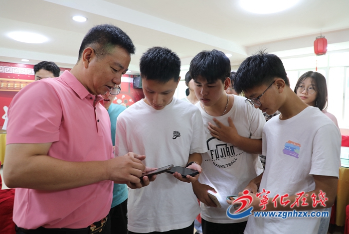 寧化賴氏宗親聯(lián)誼會表彰優(yōu)秀學子