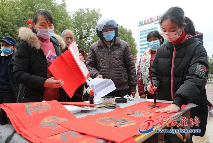 新春走基層|寧化師生義務寫春聯送祝福
