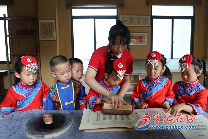 寧化：萌娃走進(jìn)畬鄉(xiāng)體驗(yàn)非遺文化