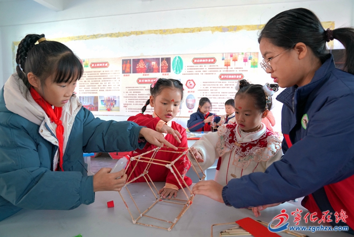 寧化：非遺花燈進校園，小手共繪民俗情