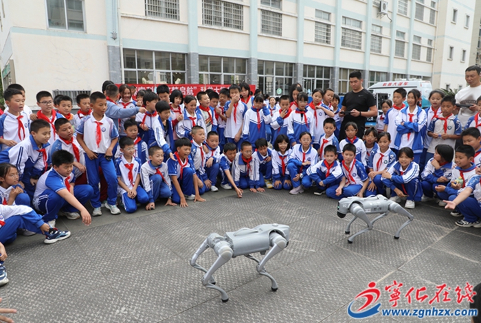 寧化：科普大篷車進(jìn)校園 點(diǎn)燃孩子科學(xué)夢