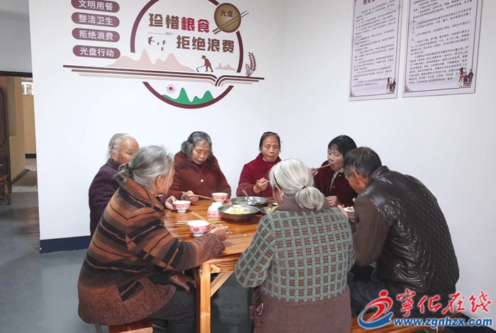 城郊鎮：樂齡學堂托起幸?！跋﹃柤t”