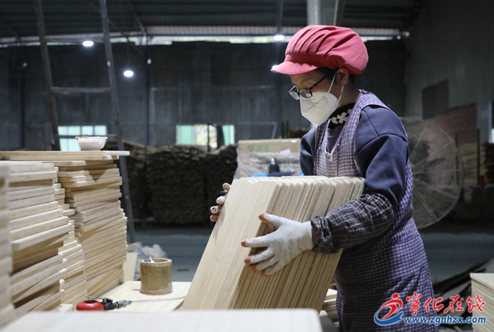 安樂鎮:竹制品企業忙生產 開足馬力趕訂單