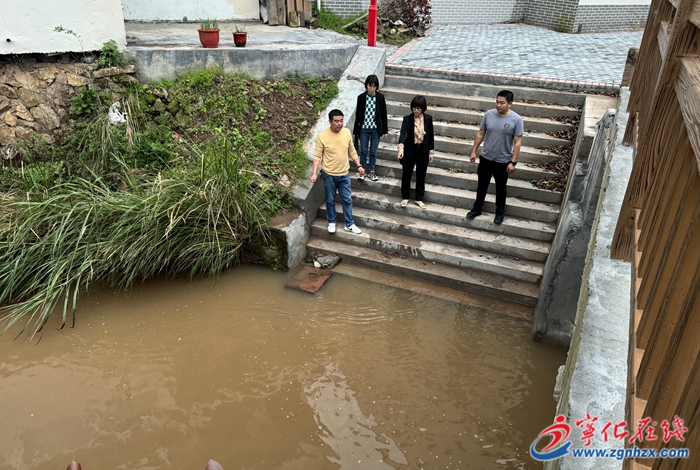 淮土鎮“委員河長”巡河督河 共護水清岸綠