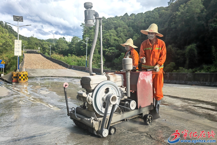寧化路面安全提升正當時
