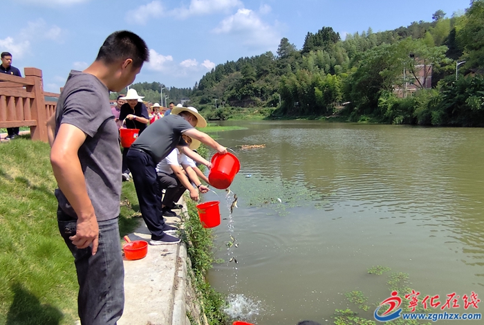 安遠(yuǎn)鎮(zhèn):保護(hù)母親河,我們?cè)谛袆?dòng)